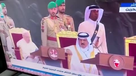 Bahraini king appears to fall asleep during Pope Francis' speech