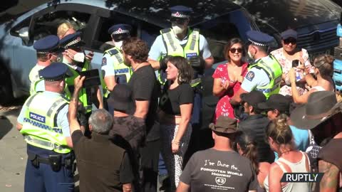 New Zealand: Truckers maintain protest outside parliament despite police warning 17/02/2022