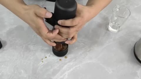 Portable mini hand pressure coffee machine