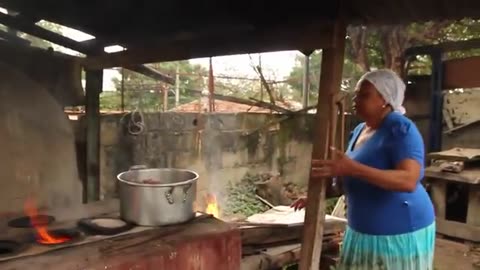 Feijoada Brasileira no fogão à lenha