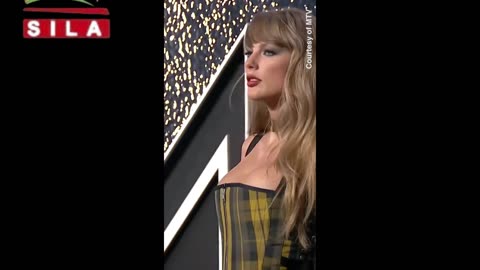 Taylor Swifts dons busty, plaid corset for 2024 MTV VMA's