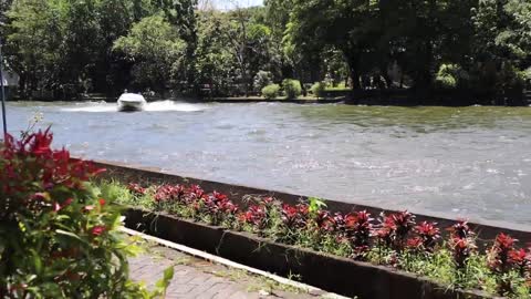 Atraksi Kapal Speed Boat Di Kebun Binatang Gembiraloka