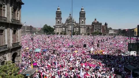 Thousands march throughout Mexico in support of the National Electoral Institute