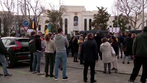 Javier Bardem protests outside Russian embassy