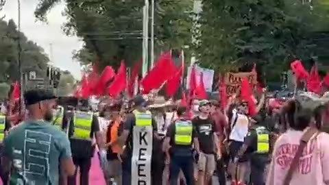 300 anti-White communist freaks arrive to attack a a an anti-groomer rally in Melbourne, Australia.