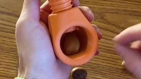 Hwo to crack nuts! Use a #3dprinted tool! #TikTokPartner #LearnOnTikTok #DailyVlog #MyRoutine #3dpri