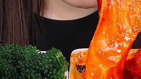 Sea Grapes Spicy Salmon Sashimi #zoeyasmr #zoeymukbang #bigbites #mukbang #asmr #food #먹방 #틱톡푸드 #sea