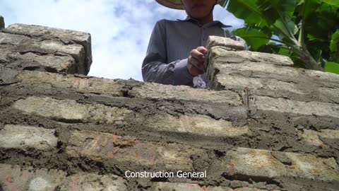 Blocking the flow of water to build small hydroelectricity with a screw turbine