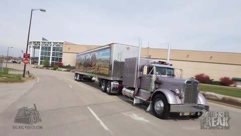 1956 Kenworth 925 / Sundance Transportation - En Route