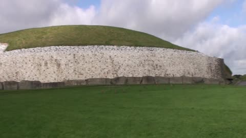 New Grange neolithic tomb 2009 Drogheda