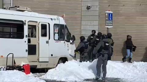 Police Are Now Breaking into Protesters’ Vehicles as a Measure to Deal With Dissenting Canadians