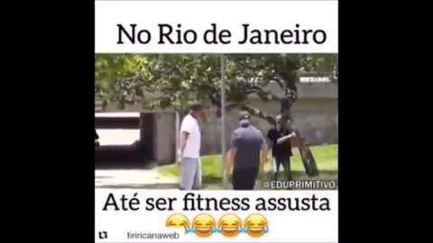 TENTE NÃO RIR