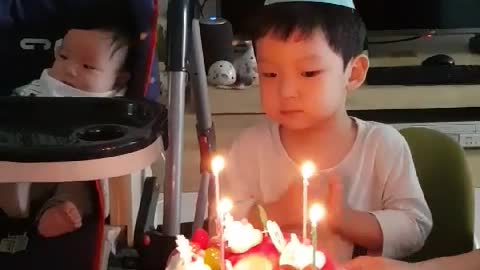 This is a video of a baby having fun at a birthday party.