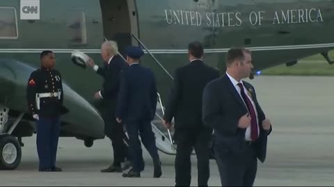 Trump retrieve Marine's hat