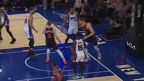 NBA: Brunson Dimes Hartenstein for Easy Bucket! Knicks vs. Kings