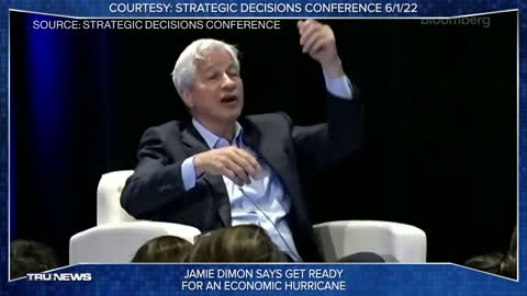 PAY ATTENTION - JPMorgan Chase's CEO is warning bankers to prepare for an economic hurricane.