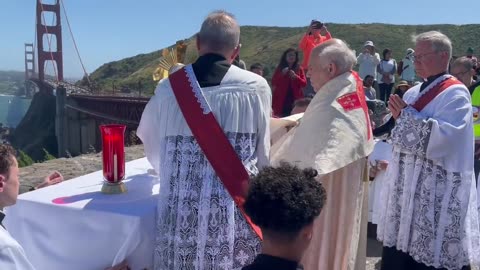 Hundreds of people walked with Jesus across the Golden Gate Bridge this