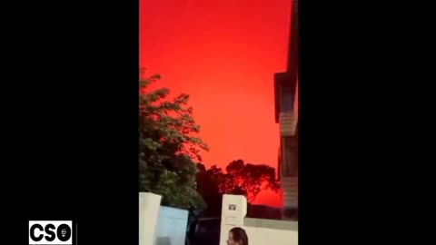 Assusta moradores de cidade na China, o céu fica vermelho