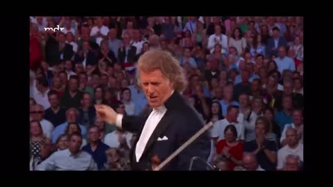 André Rieu mit Dorona Alberti (Those were the Days, It’s raining men, We are the world) Maastricht