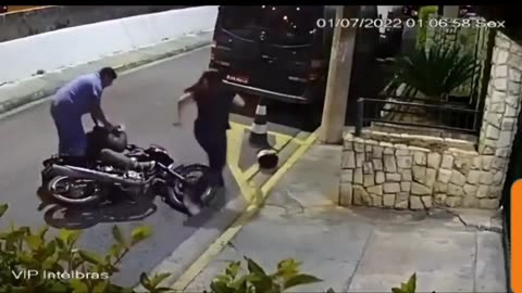 Thief Meets Match: Expert Couple Takes Down Crook!