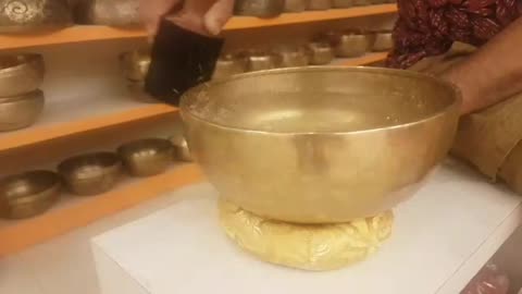 Singingbowl and water