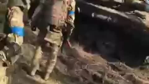 Ukranian Soliders Captures Russian Tank #ukrainewar #shorts 332