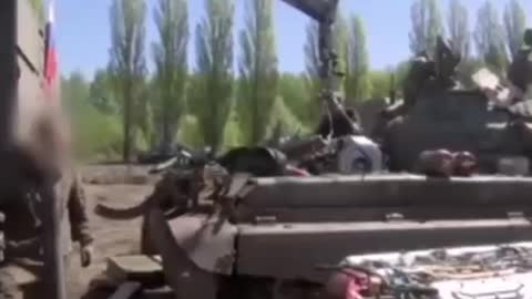 Russian Defense Ministry publishes footage of the combat work of repair units