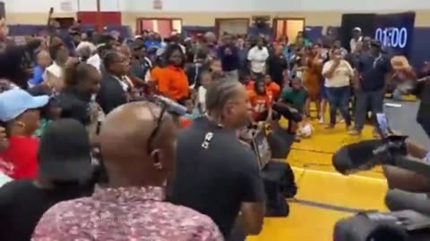 600 Black residents showed up in Chicago to protest their Youth Program being closed down