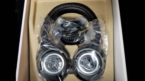 Review: audio-technica ATH-M50x Professional Studio Monitor Headphones (Renewed)