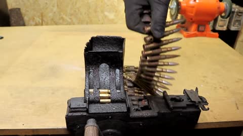 Rusty MG34 Belt Filling Machine Restoration