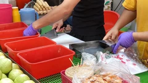 Night market quick knife cutting barra fruit skills