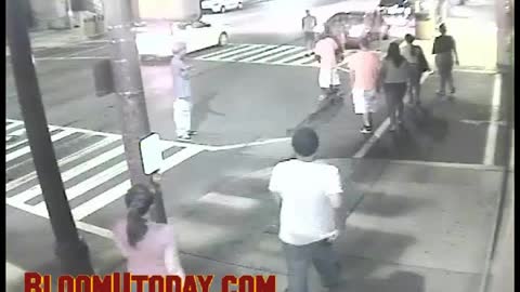 Street Brawl Man is Pepper Sprayed after Hitting Woman