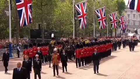 Queen Elizabeth Coffin At Buckingham Palace