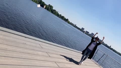 Japanese 🇯🇵 Dance in Germany Hamburg boat dock