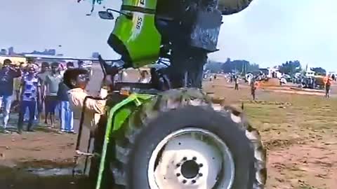 Preet_Tractor_Super_Stunt_Status_%F0%9F%98%8D_%23shorts_%23youtubeshorts___%23shortsvideo(1080p).mp4