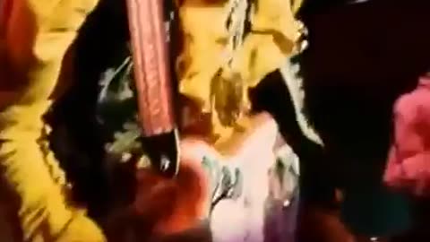 Jimi Hendrix - Wild Thing (Guitar Sacrifice)