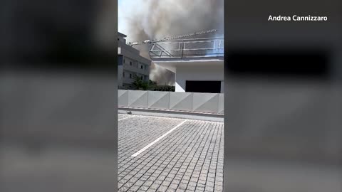 Eyewitness videos capture a wildfire in Rome