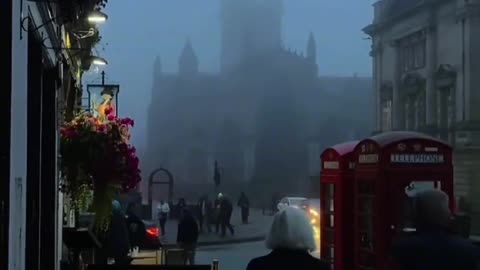 "Edinburgh" in the fog after rain has an indescribable feeling