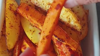 Easy Homemade Potatoes and Sweet Potatoe Fries 🍟 🥔 🍠 #fries #potato #recipe #food #cooking