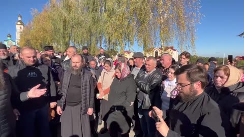 Ukrianian security forces descend upon Banchen Monestary, armed with machine guns