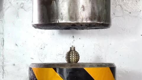 GRENADE💣 VS HYDRAULIC PRESS 🚧