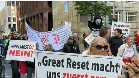 Tens of thousand out. German farmers join citizens in mass demonstration in Frankfurt against Olaf Scholz, Ursula von der Leyen, EU, NATO, sanctions on Russia and increases in gas and energy prices. They don't want to starve and freeze for Zelensky.