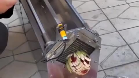 An interesting device for cutting vegetables and fruits