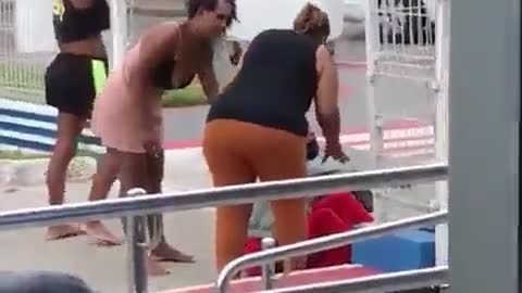 TYrans woman gets beaten by mothers in Brazil