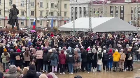 Russian women protesting Putin's #mobilization in Yakutsk, Siberia