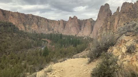 Central Oregon – Smith Rock State Park – Spectacular High Desert Canyon – 4K