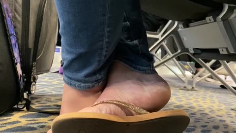 Candid Feet: Chubby White Toes