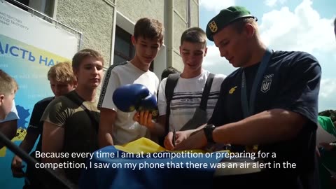 Ukrainian boxer Khyzhniak arrives in Kyiv after winning gold at the Paris Olympics