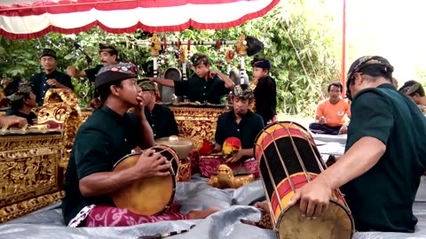 Gamelan sasak batu bangke musik tradisional lombok indonesia