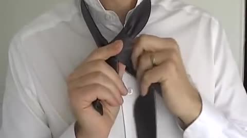 how to tie a tie